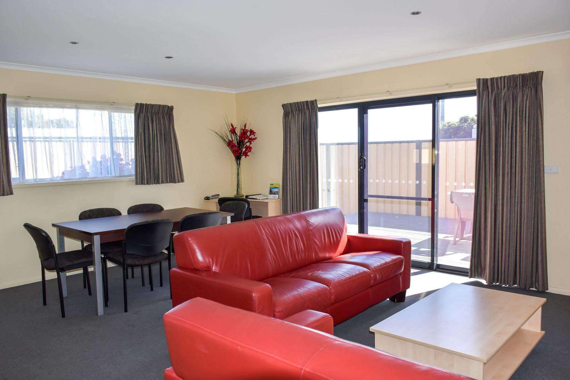 Beachway Motel Ulverstone Extérieur photo