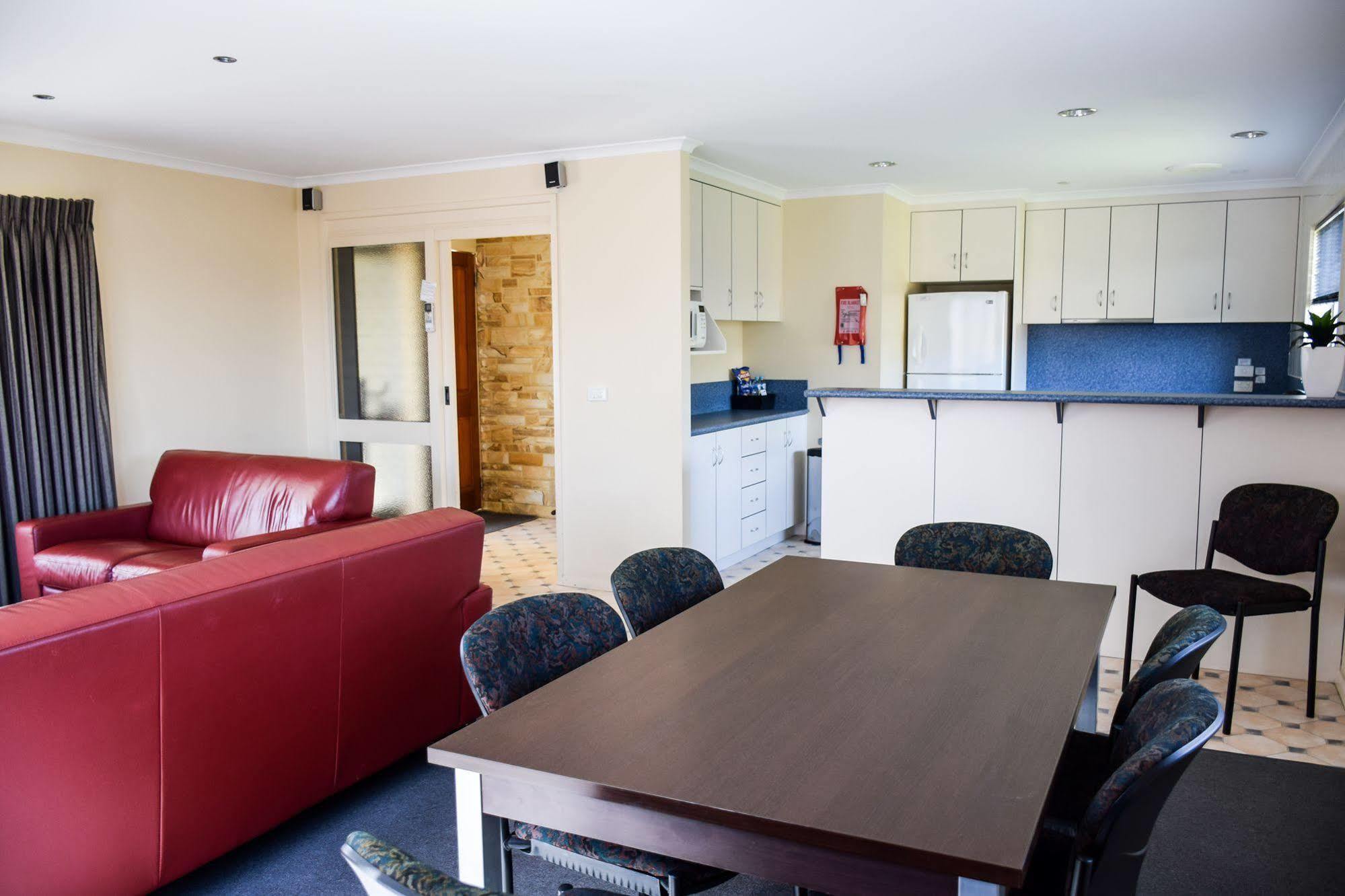 Beachway Motel Ulverstone Extérieur photo